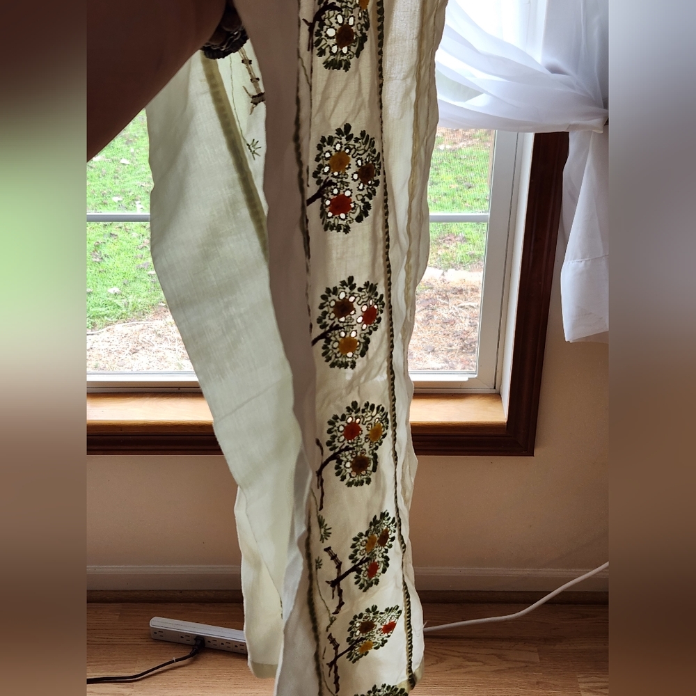 Vintage Curtain - Picture 2 of 2